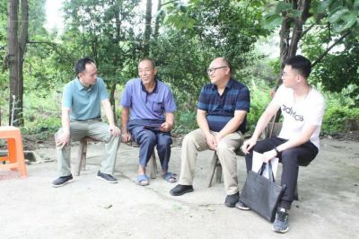 陈海平“七一”走访慰问老党员和困难党员